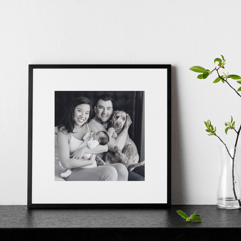 1 FOTO ENMARCADA EN  MARCO negro  40X40 CM